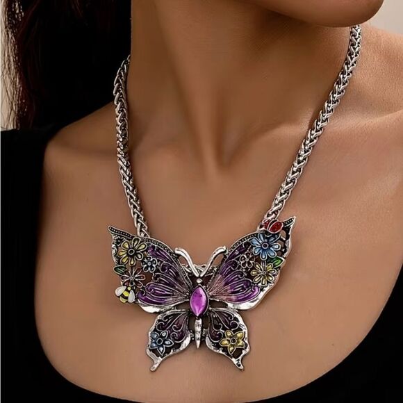 🦋 NEW Betsey Johnson Stunning & Colorful Violet Butterfly Pendant Necklace 🦋 - Picture 1 of 5